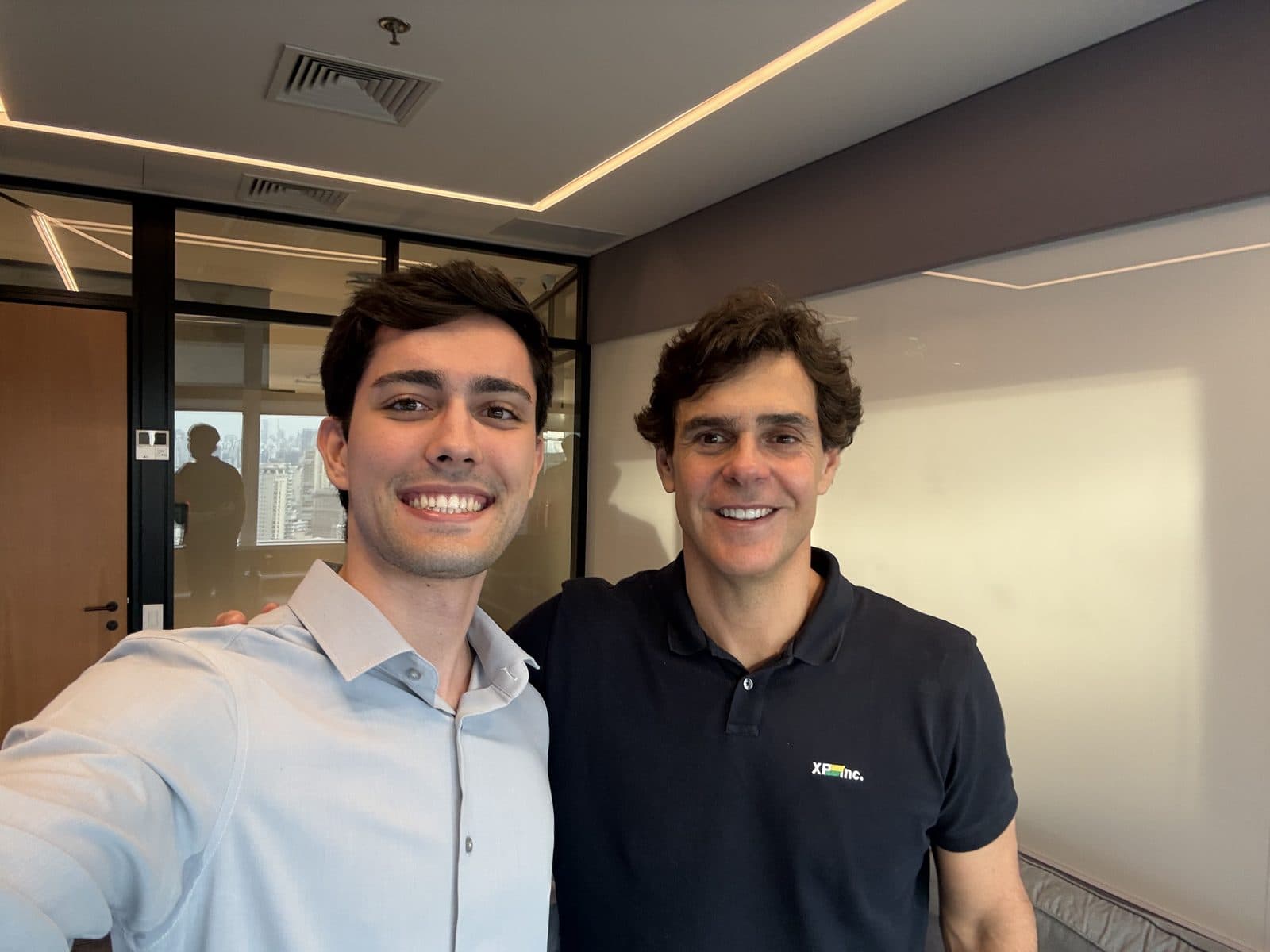 Me taking a selfie with Guilherme Benchimol, founder of XP Inc., in São Paulo
